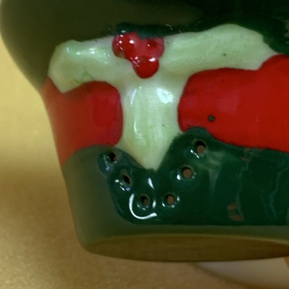 Snow-Couple Salt & Pepper Shakers - Picture 3 of 10